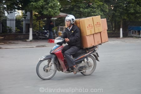Asia;bike;bikes;heavy-load;man;men;motorbike;motorbikes;motorcycle;motorcycles;motorscooter;motorscooters;Ninh-Binh;Ninh-BÃ¬nh-province;Ninh-Hai;Northern-Vietnam;overload;overloaded;scooter;scooters;South-East-Asia;Southeast-Asia;step_through;step_throughs;street;street-scene;street-scenes;streets;Van-Lam-Village;Vietnam;Vietnamese
