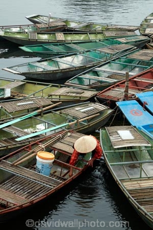 Asia;Asian-conical-hat;Asian-conical-hats;boat;boat-harbors;boat-harbour;boats;conical-hat;conical-hats;dock;docks;leaf-hat;leaf-hats;Ngo-Dong-River;Ninh-Binh;Ninh-BÃ¬nh-province;Ninh-Hai;non-la;Northern-Vietnam;nÃ³n-lÃ¡;palm_leaf-conical-hat;people;person;punt;punts;Red-River-Delta;river;rivers;row-boat;row-boats;South-East-Asia;Southeast-Asia;Tam-Coc;Tan-Coc;Three-Caves;tourism;tourist;tourist-boat;tourist-boats;tourists;Van-Lam-Village;Vietnam;Vietnamese;Vietnamese-conical-hat;Vietnamese-conical-hats;Vietnamese-hat;Vietnamese-hats;Vietnamese-symbol;water