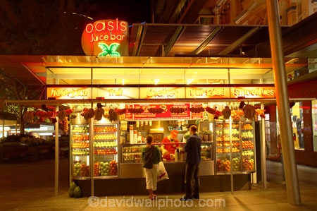 australasia;Australia;Brisbane;dark;drink;drinks;fruit;juice-bar;light;lights;malls;night;night-life;night-time;night_life;night_time;nightlife;pedestrian-mall;Queen-Street-Mall;Queensland;retail