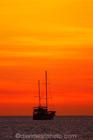 Australasian;Australia;Australian;boat;boats;cruise;cruises;Darwin;dusk;evening;Mindil-Beach;Mindil-Beach-Market;Mindil-Beach-Markets;Mindil-Beach-Sunset-Market;Mindil-Beach-Sunset-Markets;Mindil-Market;Mindil-Markets;Mindil-Sunset-Market;Mindil-Sunset-Markets;N.T.;nightfall;Northern-Territory;NT;orange;silhouette;silhouettes;sky;sunset;sunsets;Top-End;tour-boat;tour-boats;tourism;tourist;tourist-boat;tourist-boats;twilight;water;yacht;yachts