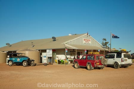 Landrover;Landrover-Discovery;Discovery;Landrovers;Queensland;Australia;Australian;outback;outback-Australia;Qld;Betoota;Pub;pubs;bar;bars;hotel;hotels;tavern;taverns;4wd;4wds;4wds;4x4;4x4s;4x4s;back-country;backcountry;backwoods;countryside;four-by-four;four-by-fours;four-wheel-drive;four-wheel-drives;suv;suvs;vehicle;vehicles;heritage;historic;historic-building;historic-buildings;historical;historical-building;historical-buildings;history;Diamantina-Shire