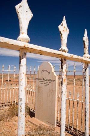 Australasia;Australasian;Australia;Australian;Australian-Desert;Australian-Deserts;Australian-Outback;back-country;backcountry;backwoods;cemeteries;cemetery;country;countryside;desert;deserts;grave;graves;graveyard;graveyards;heritage;historic;historical;history;old;Oodnadatta;Oodnadatta-Track;Outback;red-centre;remote;remoteness;rural;S.A.;SA;South-Australia;tradition;traditional