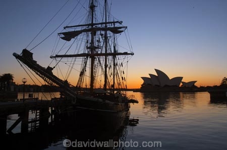 Australia;Dawn;harbor;harbors;harbours;historic;historical;House;icon;landmark;landmarks;mast;masts;Opera;orange;rigging;rope;ropes;Ship;silhouette;sunrise;Sydney;symbol;Tall