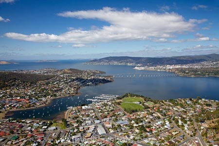 aerial;aerial-photo;aerial-photograph;aerial-photographs;aerial-photography;aerial-photos;aerial-view;aerial-views;aerials;Australasian;Australia;Australian;boat;boats;Derwent-River;Hobart;Island-of-Tasmania;Lindisfarne;Lindisfarne-Bay;marina;River-Derwent;State-of-Tasmania;Tas;Tasman-Bridge;Tasmania