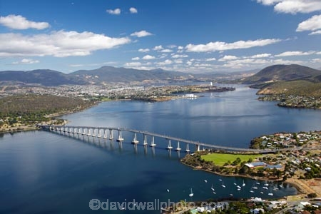 aerial;aerial-photo;aerial-photograph;aerial-photographs;aerial-photography;aerial-photos;aerial-view;aerial-views;aerials;Australasian;Australia;Australian;bridge;bridges;Derwent-River;Hobart;Island-of-Tasmania;Queens-Domain;River-Derwent;State-of-Tasmania;Tas;Tasman-Bridge;Tasmania