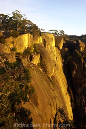 alpine;australasia;australia;australian;australian-alps;bents-lookout;bluff;bluffs;cliff;cliffs;lookout;lookouts;mountainside;mountainsides;panorama;panoramas;scene;scenes;steep;victoria;victorian-alps;view;viewpoint;viewpoints;views;vista;vistas