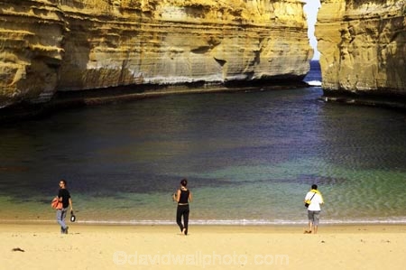 australasian;australia;australian;bay;bays;beach;beaches;bluff;bluffs;calm;cliff;cliffs;coast;coastal;coastline;erode;erodes;erosion;errosion;geological-formation;geological-formations;geology;great-ocean-highway;great-ocean-road;great-ocean-route;idylic;landscape;landscapes;loch-ard-gorge;loch-art-gorge;lochard-gorge;natrural-feature;natural-wonder;ocean;oceans;people;person;persons;port-campbell-national-park;rock-formation;rock-formations;sand;sandy;sea;seas;shipwreck-coast;shore;shoreline;southern-ocean;steep;tourism;tourist;tourists;travel;traveler;travelers;travellers;victoria;viewpoint;viewpoints;water