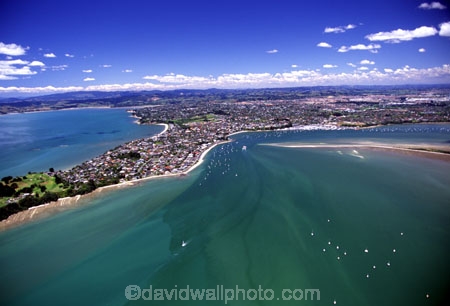 residential;urban-sprawl;suburban;suburbia;houses;water;community;seaside;sea;ocean;shore;seashore;suburban-beach;tide;tidal;coastline;bays;aerials;river;rivers