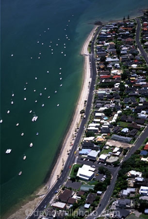 residential;urban-sprawl;suburban;suburbia;houses;water;community;seaside;sea;ocean;shore;seashore;suburban-beach;tide;tidal;coastline;bays;aerials