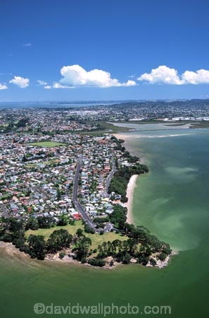 residential;urban-sprawl;suburban;suburbia;houses;water;community;seaside;sea;ocean;shore;seashore;suburban-beach;tide;tidal;coastline;bays;aerials;harbour;harbours;harbor;harbors