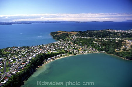 residential;urban-sprawl;suburban;suburbia;houses;water;community;seaside;sea;ocean;shore;seashore;suburban-beach;tide;tidal;coastline;bays;aerials