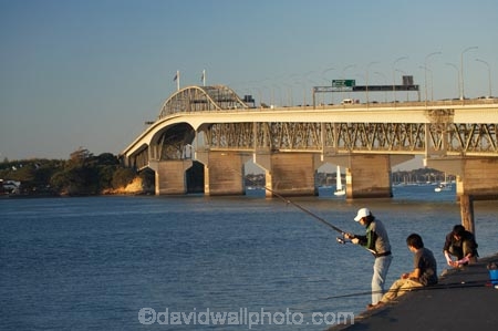 Auckland;Auckland-Harbour-Bridge;bridge;bridges;fisher;fisherman;fishermen;fisherwoman;fishing;fishing-rod;fishing-rods;leisure;N.I.;N.Z.;New-Zealand;NI;North-Island;NZ;pastime;recreation;recreational;relaxing;rod;rods;sport;Waitemata-Harbor;Waitemata-Harbour