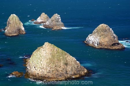 bluff;bluffs;Catlins-District;cliff;cliffs;clutha-district;coast;coastal;coastline;horizon;natural;New-Zealand;Nugget-Point;ocean;pacific;people;rock;rocks;rocky;sea;South-Island;south-otago;The-Nuggets;wave;waves