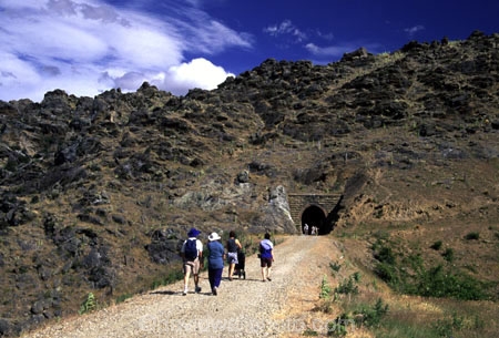 tunnels;dark;rail;railway;historical;historic;old;train;trains;cycle;bicycle;cycles;bicycles;mountain-bike;mountain-bikes;people;person;persons;rider;riders;family;families