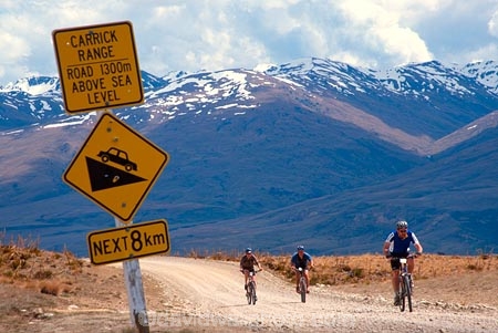 cycle;outdoors;outdoor;outside;biker;cyclist;recreation;mountains;bicycle;bicycles;bike;bikes;biking;cycling;excercise;excercising;race;racing;mountain;pedal;pedals;pedaling;healthy;road;roads;track;tracks;view;scenery;scenic;sign;signage;warn;warning;danger;dangerous;steep;incline;slope;change-down;gravel;road;roads