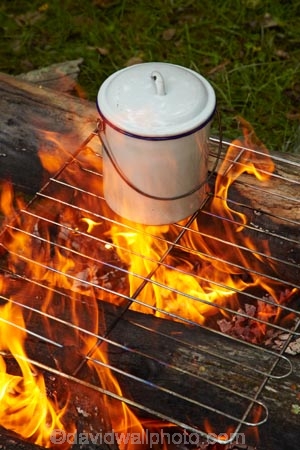 billies;billy;boil-water;boiling;burn;burned;burning;burns;burnt;camp-fire;camp-fires;camp_fire;camp_fires;campfire;campfires;Central-Otago;cooking-fire;cooking-fires;danger;dangerous;fire;fires;flamable;flame;flames;flaming;heat;hot;N.Z.;New-Zealand;NZ;on-fire;Otago;pot;pots;S.I.;SI;South-Is.;South-Island