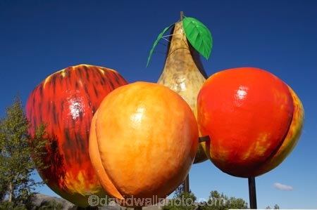 apple;apples;big;big-fruit;Central-Otago;color;colors;colour;colours;cromwell;fibreglass;fruit;giant;gold;golden;green;icon;icons;landmark;nectarine;nectarines;new-zealand;peach;peaches;pear;pears;red;south-island;stone-fruit;stonefruit;symbol;tourism;yellow