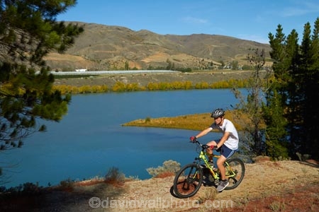 bicycle;bicycles;bike;bikes;Central-Otago;Cromwell;Cromwell-to-Bannockburn-Lakeside-Track;cycle;cycler;cyclers;cycles;cyclist;cyclists;families;family;lake;Lake-Dunstan;lakes;M.R.;model-release;model-released;mountain-bike;mountain-biker;mountain-bikers;mountain-bikes;MR;mtn-bike;mtn-biker;mtn-bikers;mtn-bikes;N.Z.;New-Zealand;NZ;Otago;people;person;push-bike;push-bikes;push_bike;push_bikes;pushbike;pushbikes;recreation;S.I.;SI;South-Is;South-Island;Sth-Is;Sth-Is.