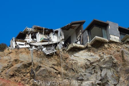 Aotearoa;bluff;bluffs;Canterbury;Christchurch;cliff;cliff-top;cliff_top;cliffs;Clifftop;damage;damaged;danger;dangerous;earthquake;earthquake-damaged-building;earthquake-damaged-house;earthquake-damaged-houses;earthquakes;home;homes;houses;Kinsey-Terrace;N.Z.;New-Zealand;NZ;residence;residences;risk;South-Is;South-Island;Sth-Is;Sumner