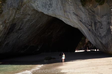 beach;beaches;Cathedral-Cove;Cathedral-Cove-recreation-reserve;cave;caves;coast;coastal;coastline;coastlines;coasts;Coromandel;Coromandel-Peninsula;foreshore;Hahei;marine-reserve;marine-reserves;Mercury-Bay;N.I.;N.Z.;New-Zealand;NI;North-Is;North-Is.;North-Island;NZ;ocean;oceans;people;person;roch-arches;rock-arch;sand;sandy;sea;sea-cave;sea-caves;seas;shore;shoreline;shorelines;shores;Te-Whanganui-A-Hei-Marine-Reserve;Te-Whanganui_A_Hei-Marine-Reserve;Waikato;water