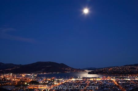 dark;Dunedin;Dunedin-City;evening;light;lights;moon;Moonrise;N.Z.;New-Zealand;night;night-time;night_time;NZ;Otago;Otago-Harbour;S.I.;SI;South-Is.;South-Island;street-lights