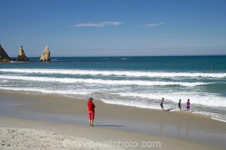 child;children;children-swimming;coast;coastal;coastline;coastlines;coasts;Dunedin;families;family;foreshore;mother;mothers;N.Z.;New-Zealand;NZ;ocean;Otago;play;playing;sea;shore;shoreline;shorelines;shores;South-Is;South-Is.;South-Island;water;wave;waves