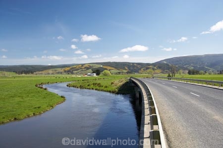 Berwick;bridge;bridges;brook;brooks;canal;canals;Contour-Channel;creek;creeks;Dunedin;flow;N.Z.;New-Zealand;NZ;Otago;road-bridge;road-bridges;S.I.;SI;South-Is.;South-Island;stream;streams;Taieri-Plain;Taieri-Plains;traffic-bridge;traffic-bridges;water