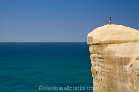bluff;bluffs;cliff;cliff-edge;cliff-top;cliffs;coast;coastal;coastal-erosion;coastline;coastlines;coasts;Dunedin;N.Z.;New-Zealand;NZ;ocean;oceans;Otago;Pacific-Ocean;people;person;S.I.;sandstone;sea;sea-cliff;sea-cliffs;seas;shore;shoreline;shorelines;shores;SI;South-Is;South-Is.;South-Island;summer;tourism;tourist;tourists;Tunnel-Beach;water