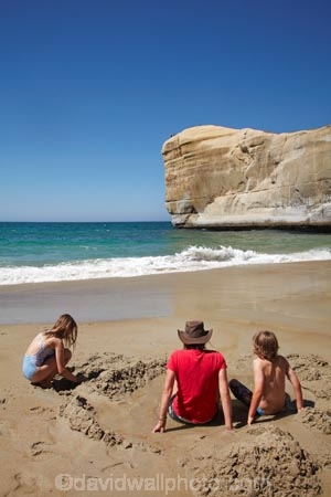 beach;beaches;bluff;bluffs;boy;boys;brother;brothers;child;children;cliff;cliffs;coast;coastal;coastal-erosion;coastline;coastlines;coasts;Dunedin;families;family;girl;girls;kid;kids;little-boy;little-boys;little-girl;little-girls;mother;mothers;N.Z.;New-Zealand;NZ;ocean;oceans;Otago;Pacific-Ocean;S.I.;sand;sandstone;sandy;sea;sea-cliff;sea-cliffs;seas;shore;shoreline;shorelines;shores;SI;sibling;siblings;sister;sisters;South-Is;South-Is.;South-Island;summer;Tunnel-Beach;water;wave;waves
