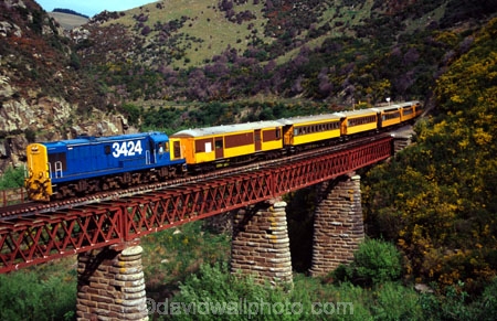 bridge;bridges;train;trains;carriage;carriages;historic;historical;high;yellow;steel;rail;excursion;tourism;transport;travel