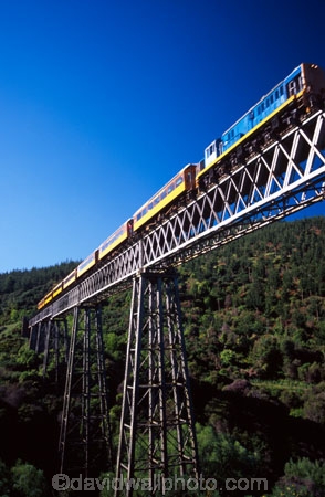 bridge;bridges;train;trains;carriage;carriages;historic;historical;high;yellow;steel;rail;excursion;tourism;transport;travel
