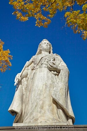 autuminal;autumn;autumn-colour;autumn-colours;autumnal;color;colors;colour;colours;deciduous;Dunedin;fall;gold;golden;leaf;leaves;N.Z.;New-Zealand;NZ;Otago;Queen-Victoria;Queen-Victoria-Statue;Queen-Victoria-Statues;Queens-Gardens;Queens-Gardens;season;seasonal;seasons;South-Is;South-Island;Sth-Is;tree;trees;yellow