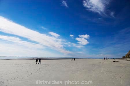 beach;beaches;coast;coastal;coastline;coastlines;coasts;doctors-point;Doctors-Point;Dunedin;New-Zealand;ocean;oceans;people;person;sand;sandy;sea;seas;shore;shoreline;shorelines;shores;South-Island;walk;walker-walking;walkers;wave;waves