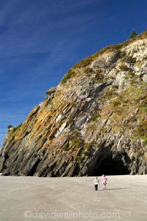 beach;beaches;cave;cavern;caverns;cavers;caves;caving;coast;coastal;coastline;doctors-point;Doctors-Point;Dunedin;explore;explorers;exploring;grotto;grottos;New-Zealand;sand;sandy;scenic;Sea-Cave;shore;shoreline;South-Island