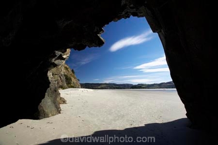 beach;beaches;cave;cavern;caverns;cavers;caves;caving;coast;coastal;coastline;doctors-point;Doctors-Point;Dunedin;explore;explorers;exploring;grotto;grottos;New-Zealand;sand;sandy;scenic;Sea-Cave;shore;shoreline;South-Island