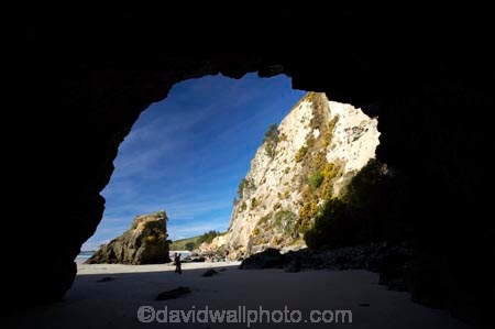 beach;beaches;cave;cavern;caverns;cavers;caves;caving;coast;coastal;coastline;doctors-point;Doctors-Point;Dunedin;explore;explorers;exploring;grotto;grottos;New-Zealand;sand;sandy;scenic;Sea-Cave;shore;shoreline;South-Island