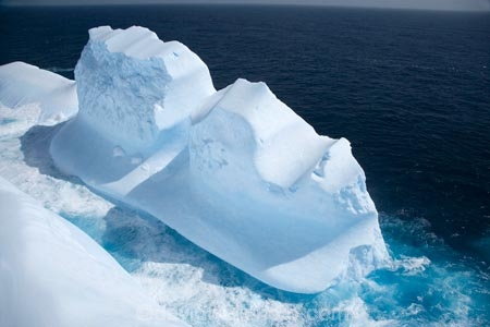 aerial;aerial-photo;aerial-photography;aerial-photos;aerial-view;aerial-views;aerials;berg;bergs;blue;climate-change;cold;cold-icy;Dunedin;global-warming;growler;growlers;hazard;hazards;ice;iceberg;icebergs;icy;N.Z.;New-Zealand;NZ;oceaans;ocean;Otago;Pacific-Ocean;S.I.;sea;seas;shipping-hazard;shipping-hazards;SI;South-Island;water;white