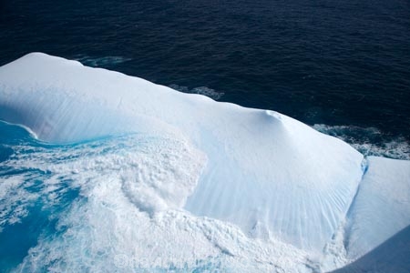 aerial;aerial-photo;aerial-photography;aerial-photos;aerial-view;aerial-views;aerials;berg;bergs;blue;climate-change;cold;cold-icy;Dunedin;global-warming;growler;growlers;hazard;hazards;ice;iceberg;icebergs;icy;N.Z.;New-Zealand;NZ;oceaans;ocean;Otago;Pacific-Ocean;S.I.;sea;seas;shipping-hazard;shipping-hazards;SI;South-Island;water;white