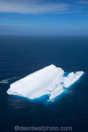 aerial;aerial-photo;aerial-photography;aerial-photos;aerial-view;aerial-views;aerials;berg;bergs;blue;climate-change;cold;cold-icy;Dunedin;global-warming;growler;growlers;hazard;hazards;ice;iceberg;icebergs;icy;N.Z.;New-Zealand;NZ;oceaans;ocean;Otago;Pacific-Ocean;S.I.;sea;seas;shipping-hazard;shipping-hazards;SI;South-Island;water;white