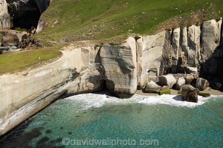 aerial;aerial-photo;aerial-photograph;aerial-photographs;aerial-photography;aerial-photos;aerial-view;aerial-views;aerials;beach;beaches;bluff;bluffs;cliff;cliffs;coast;coastal;coastal-erosion;coastline;coastlines;coasts;Dunedin;N.Z.;New-Zealand;NZ;ocean;oceans;Otago;Pacific-Ocean;S.I.;sandstone;sea;sea-cliff;sea-cliffs;seas;shore;shoreline;shorelines;shores;SI;South-Is.;South-Island;steep;tourism;tourist;tourists;Tunnel-Beach;water