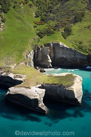 aerial;aerial-photo;aerial-photograph;aerial-photographs;aerial-photography;aerial-photos;aerial-view;aerial-views;aerials;bluff;bluffs;cliff;cliffs;coast;coastal;coastal-erosion;coastline;coastlines;coasts;Dunedin;headland;headlands;N.Z.;New-Zealand;NZ;ocean;oceans;Otago;Pacific-Ocean;S.I.;sandstone;sea;sea-cliff;sea-cliffs;seas;shore;shoreline;shorelines;shores;SI;South-Is.;South-Island;steep;tourism;tourist;tourists;Tunnel-Beach;water