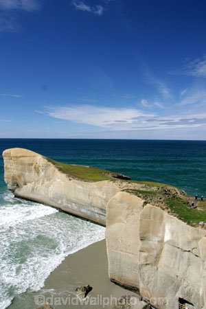 Southern-Traverse;Southern-Traverse-2003;Southern-Traverse-Adventure-Race;Dunedin;Otago;New-Zealand;Team-Omnigraphics;Omnigraphics;Sponsor;Sponsored;athlete;athletes;endure;endurance;stamina;challenge;effort;marathon;long-distance;long_distance;team;teams;team-member;team-members;team_member;team_members;compete;competing;competition;competitor;competitors;race;racing;cliff;cliffs;cliff-face;bluff;bluffs;high;steep;coast;coastal;water;sea;ocean;wave;waves;tide;tidal;tide;walk;walking;tramp;tramping;tramper;trampers;hike;hiking;hiker;hikers;sandstone;sedimentary;rock;rocks;rocky;beach;beaches;sand;sandy;shore;sea-shore;seashore;sea_shore;foreshore;shore-line;shoreline;shore_line;spectacular