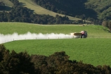 agricultural;agriculture;country;countryside;farm;farming;farmland;farms;field;fields;grass;grassy;meadow;meadows;new-zealand;paddock;paddocks;pasture;pastures;rural;south-island;taieri;truck;fertiliser;trucks;fertilise;fertilisers;fertislize;fertilizer;fertilizers;super_phosphate;super-phosphate;superphosphate;dust;spread;spreader;spray;spraying;spreading;strath-taieri