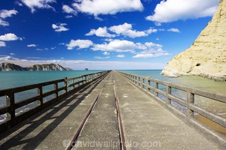 beach;beaches;coast;coastal;coastline;east-coast;Eastland;historic;historical;jetties;jetty;new-zealand;New-Zealands-longest-pier;north-is.;north-island;ocean;pacific;pier;piers;sea;shore;shoreline;te-karaka-point;tolaga;Tolaga-Bay;tologa;waves;wharf;wharfs;wharves