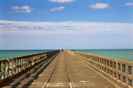 beach;beaches;coast;coastal;coastline;east-coast;Eastland;historic;historical;jetties;jetty;new-zealand;New-Zealands-longest-pier;north-is.;north-island;ocean;pacific;pier;piers;sea;shore;shoreline;tolaga;Tolaga-Bay;tologa;vanishing-point;waves;wharf;wharfs;wharves