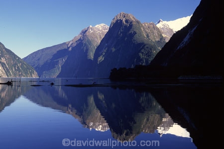 cliff;cliffs;fiordland-national-park;fjord;fjords;grandeur;majestic;majesty;natural;nature;peak;peaks;reflection;scenary;scenic;sheer;sounds;te-waihipounamusouth-west-new-zealand-world-heritage-site;tourism;tourist;tourists;water