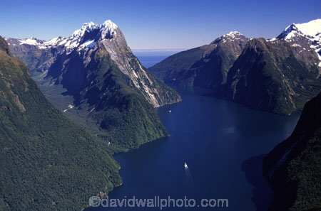 aerials;beautiful;beauty;bluff;bluffs;calm;calmness;cliff;cliffs;coast;coastal;coastline;fiord;fiords;fjord;fjords;majestic;middle-earth;mountain;mountains;natural;nature;peak;peaks;reflection;reflections;scene;scenic;sea;snow;snowy;sounds;south-west;southland;still;stillness;summit;summits;te-wahipounamu-south_west-new-zealand-world-hertitage-area;water
