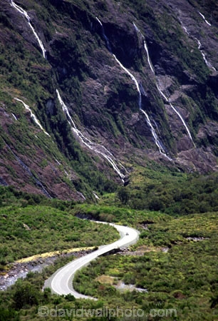 beautiful;beauty;cleddau-canyon;fiordland-national-park;glacial-valley;majestic;middle-earth;mountain;mountains;natural;nature;roads;scene;scenic;south-west;southland;te-wahipounamu-south_west-new-zealand-world-hertitage-area;transport;valleys