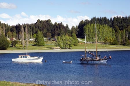 beach;boat;boats;fiordland;ketch;ketches;lake;Lake-Te-Anau;lakes;moored;morring;new-zealand;shore;shoreline;sloop;sloops;south-island;southland;te-anau;waterside;yacht;yachts