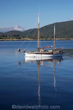 boat;boats;Fiordland;ketch;ketches;lake;Lake-Te-Anau;lakes;N.Z.;New-Zealand;NZ;pleasure-boat;pleasure-boats;S.I.;SI;South-Island;Southland;Te-Anau;yacht;yachts